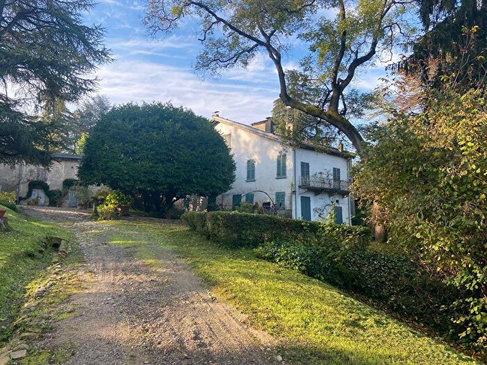 Casa con 10 locali in vendita in Quattro Castella