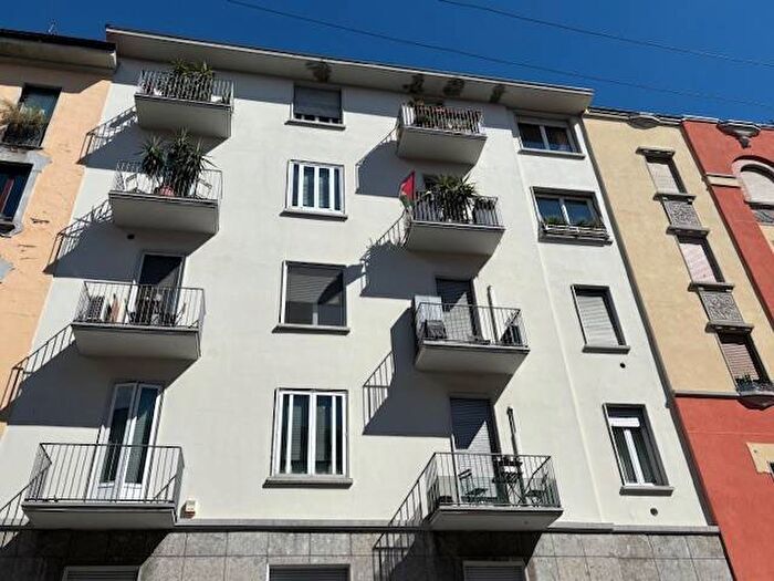 Appartamento trilocale in affitto in Via Friuli, Cadore, Milano