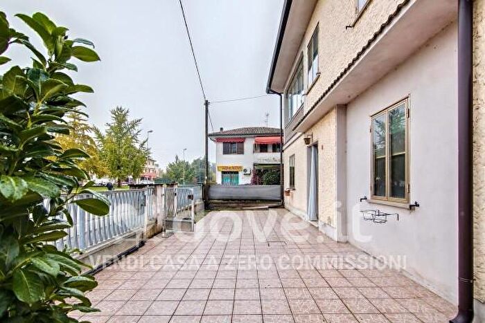 Casa con 6 locali in vendita in Via Provinciale, Voghiera