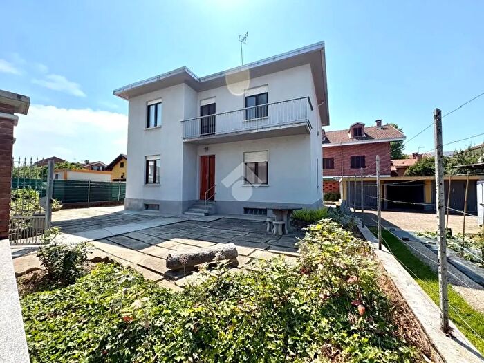 Casa con 6 locali in vendita in Corso C Battisti, Carignano