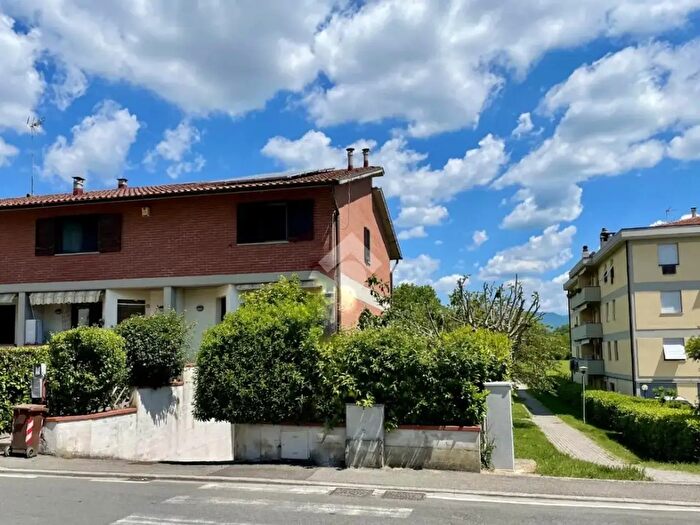 Casa con 5 locali in vendita in Via Famiglia Ubaldini, Scarperia e San Piero