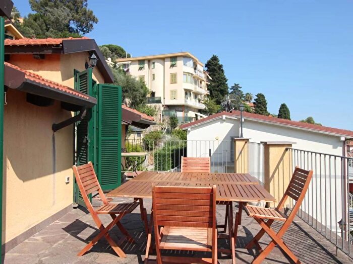 Appartamento bilocale in affitto in Via Rangè, Collina Centrale Parco Fuor del Vento, Alassio