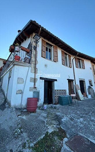 Appartamento trilocale in vendita in Civitella Del Tronto