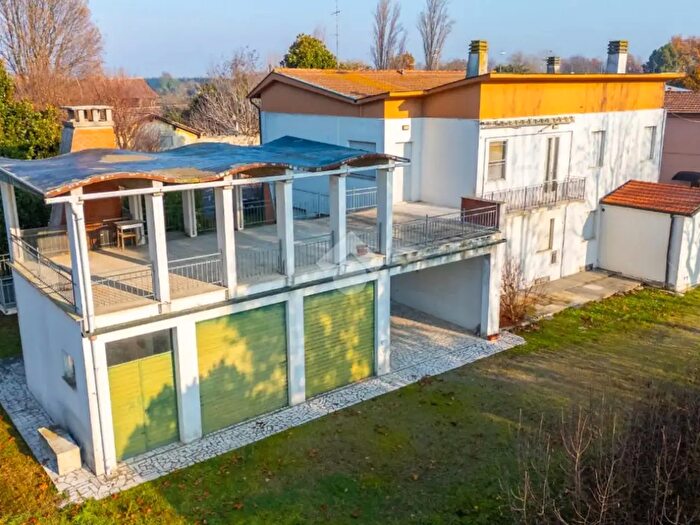 Appartamento quadrilocale in vendita in Via Savena Vecchia, Baricella