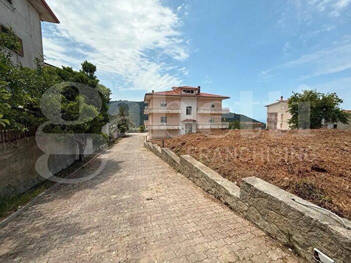 Casa con 10 locali in vendita in Via Corrado Alvaro, Belmonte Calabro