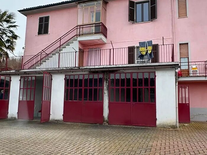 Casa quadrilocale in vendita in Via Marconi, Mombercelli