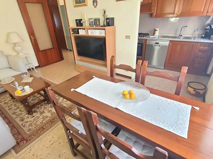 Appartamento trilocale in vendita in Pietrasanta