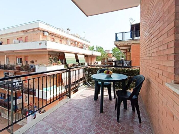 Appartamento trilocale in vendita in Via La Spezia, Pomezia