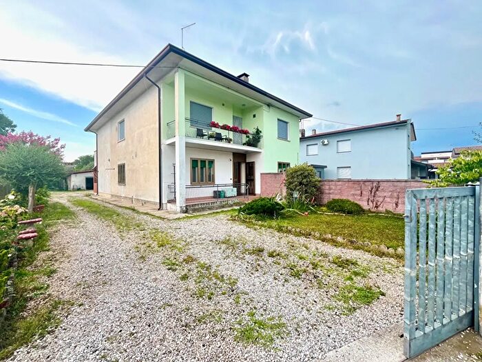 Appartamento con 6 locali in vendita in Via Molini, Codroipo