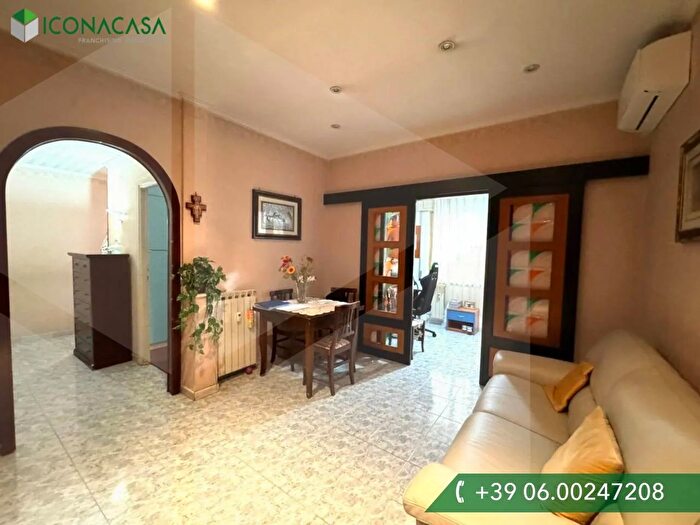 Appartamento trilocale in vendita in Via dei Ciclamini, Roma