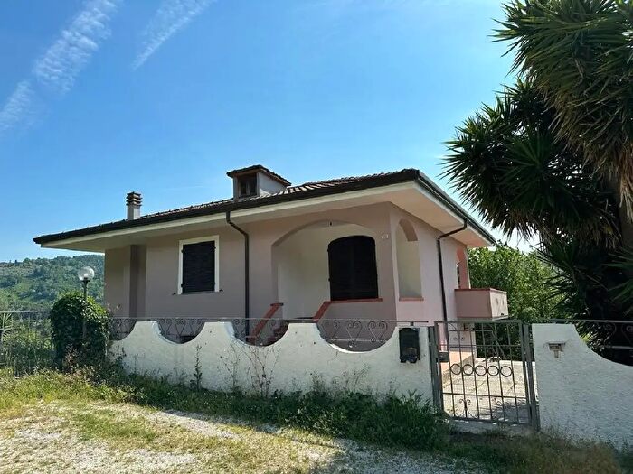 Casa con 8 locali in vendita in Via Nocchi, Camaiore