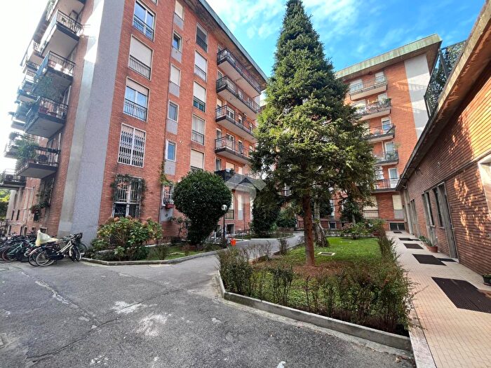 Appartamento trilocale in vendita in Via Trevi, Milano