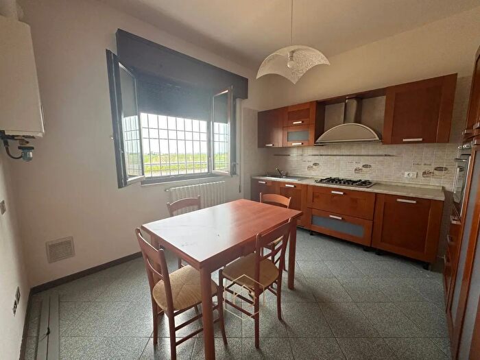 Casa quadrilocale in affitto in Via Lavezzola, Ferrara