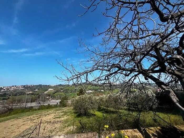 Appartamento quadrilocale in vendita in Via Colleverde, Ancona