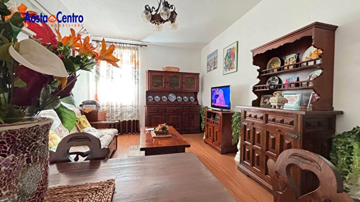 Appartamento trilocale in vendita in Via Chambery, Aosta