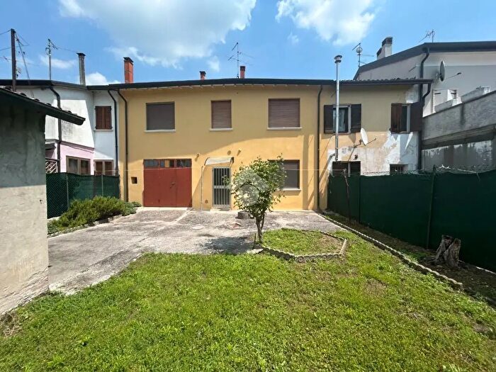 Casa quadrilocale in vendita in Isola Della Scala