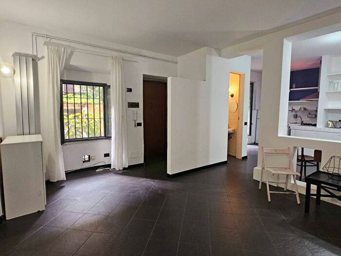 Appartamento trilocale in affitto in Via Pietro Custodi, Corso San Gottardo, Milano