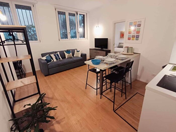 Appartamento bilocale in affitto in Via Lorenteggio, Giambellino, Milano