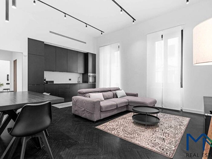 Appartamento bilocale in affitto in Via Luigi Settembrini, Centrale, Milano