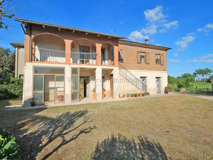 Casa con 5 locali in vendita in Via Valdichiana, Montepulciano