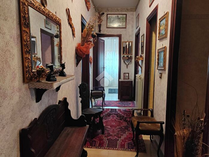 Appartamento trilocale in vendita in Via Limbiate, Roma