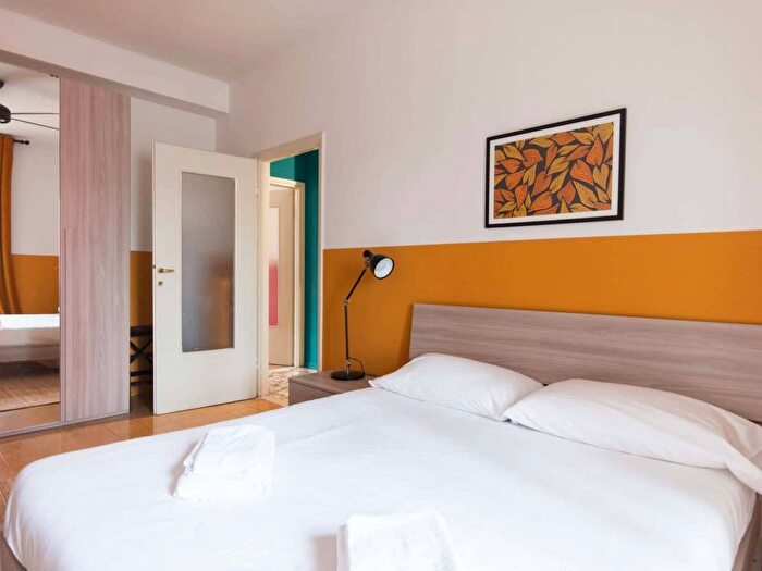Appartamento trilocale in affitto in Via Eugenio Villoresi, Navigli Darsena, Milano