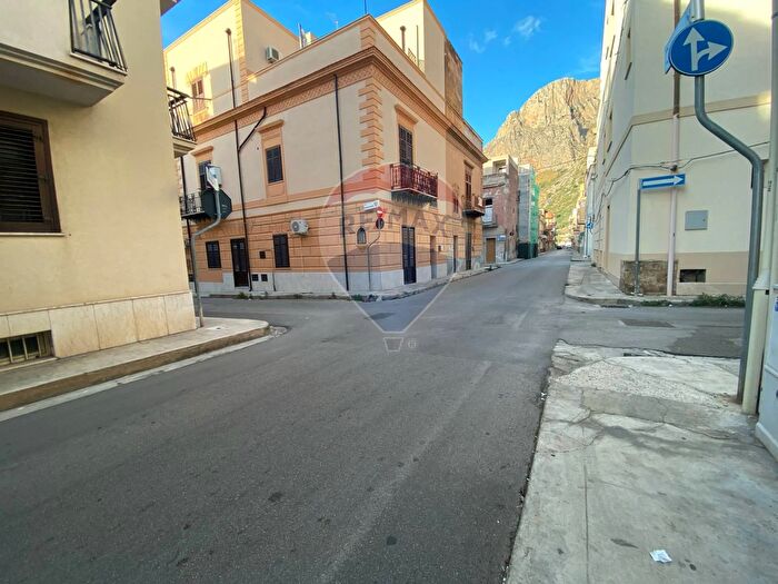 Appartamento con 5 locali in vendita in Via Giuseppe Orlando, Cinisi