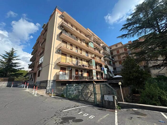 Appartamento quadrilocale in vendita in Via Fanti d'Italia, Catania
