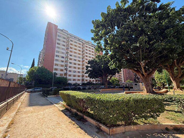 Appartamento con 8 locali in vendita in Via Campolo, Palermo