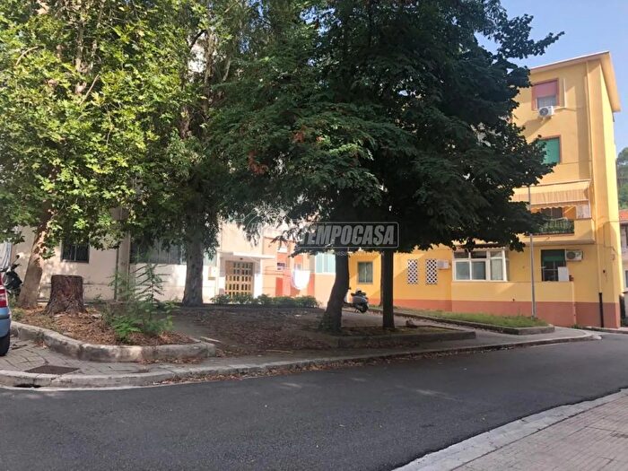 Appartamento trilocale in vendita in Via Caronie, Messina