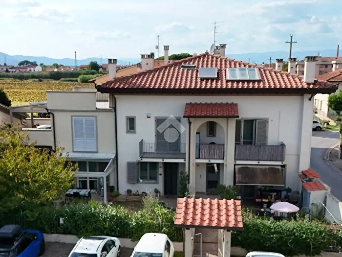 Appartamento con 5 locali in vendita in Via Tosca Fiesoli, Campi Bisenzio