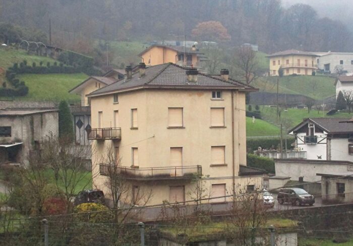 Casa con 12 locali in vendita in Via a Stoppani, Berbenno