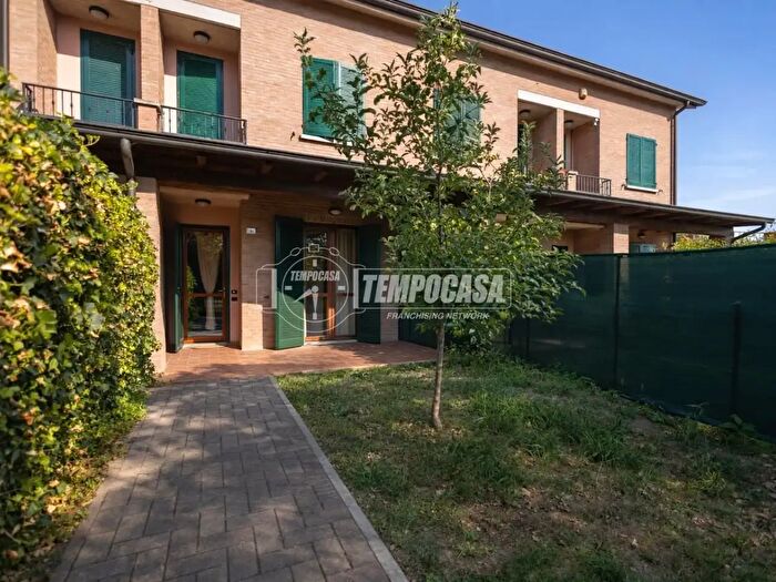 Casa quadrilocale in vendita in Via Egidio Giaroli Reggio Emilia, Reggio nell'Emilia