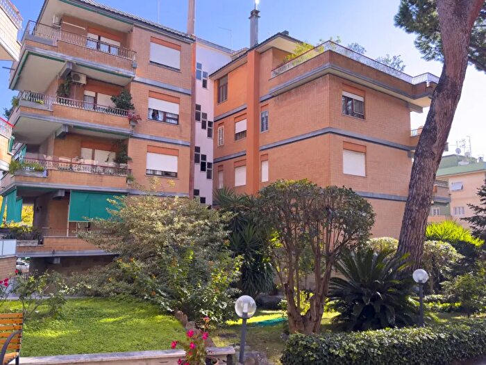 Appartamento con 5 locali in vendita in Roma