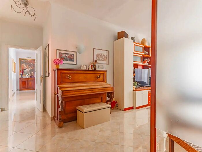 Appartamento con 6 locali in vendita in Via Luigi Ferrannini, Bari