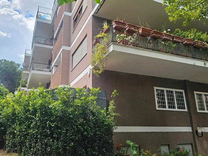 Appartamento quadrilocale in vendita in Via Cassia, Roma
