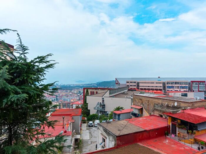 Appartamento con 5 locali in vendita in Via Michelangelo da Caravaggio b, Napoli