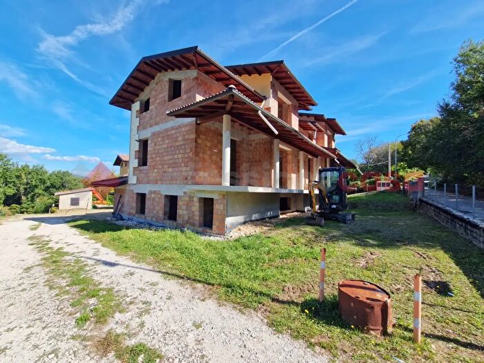 Casa con 5 locali in vendita in Via Fonte delle Noci, Tornimparte