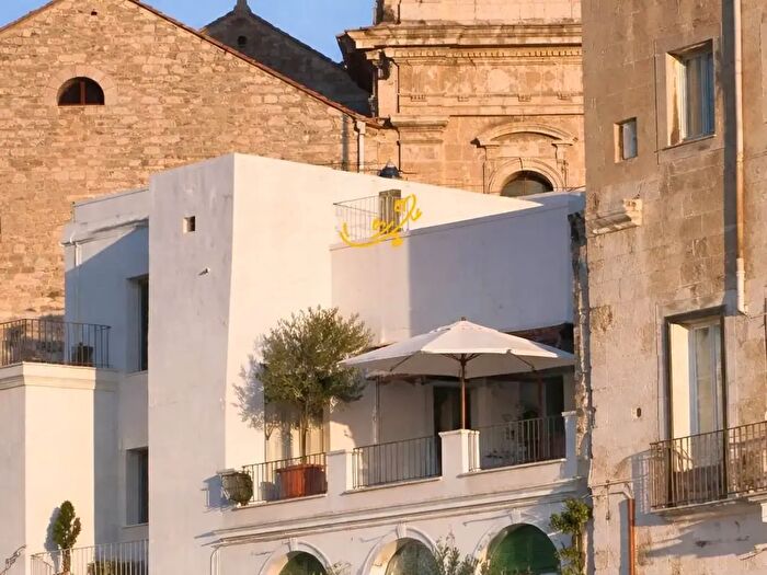 Appartamento con 9 locali in vendita in Via Mulini, Monopoli
