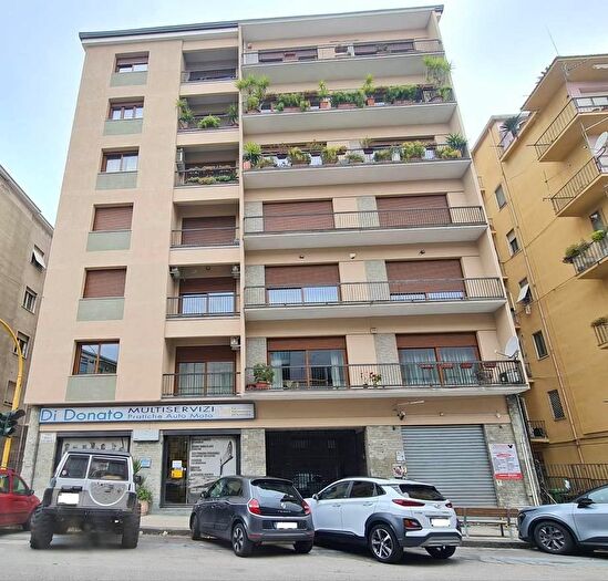 Appartamento con 8 locali in vendita in Viale della Repubblica, Cosenza
