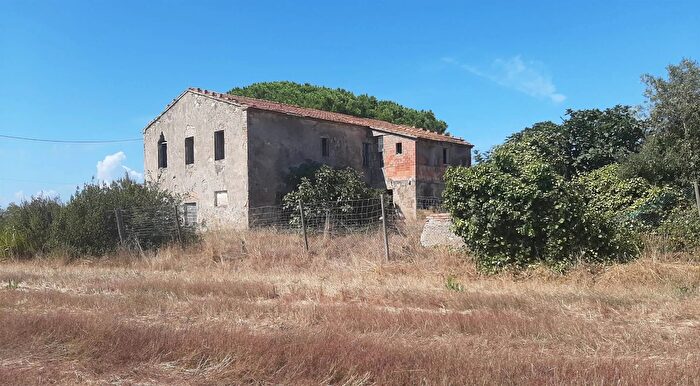 Casa con 18 locali in vendita in Rosignano Marittimo
