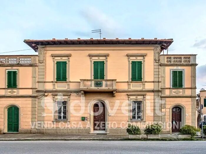 Appartamento con 6 locali in vendita in Via Livornese, Pisa