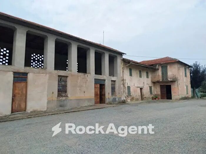 Casa con 6 locali in vendita in San Giorgio Scarampi