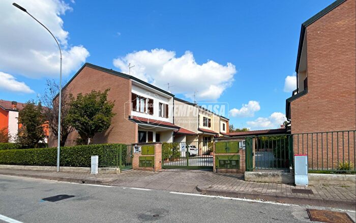 Casa quadrilocale in vendita in Via Fratelli Cervi, Tribiano