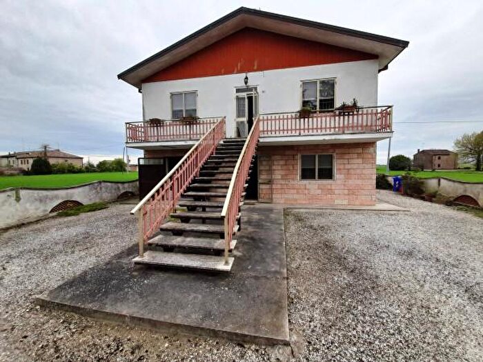 Casa con 6 locali in vendita in Via Borgo Mola, Riva del Po