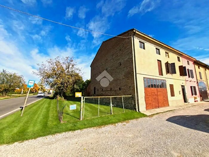 Casa trilocale in vendita in Frazione Sacca, Colorno