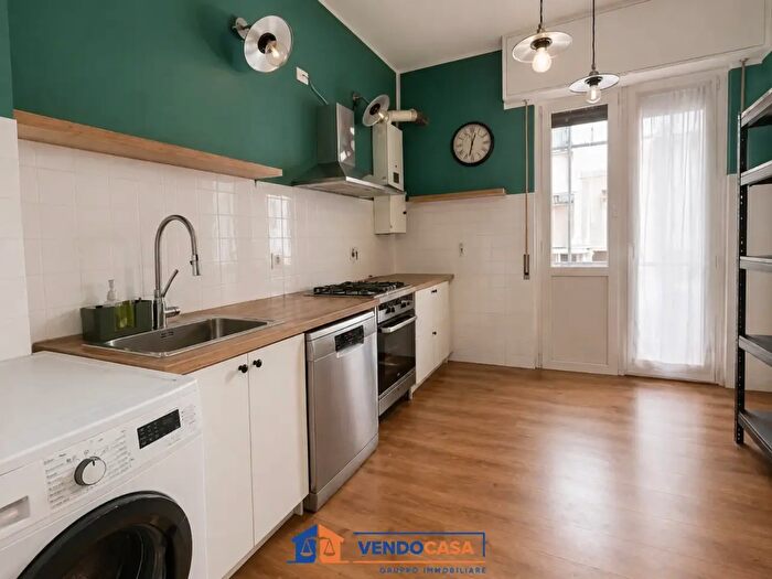 Appartamento con 5 locali in vendita in Via Mignone, Savona