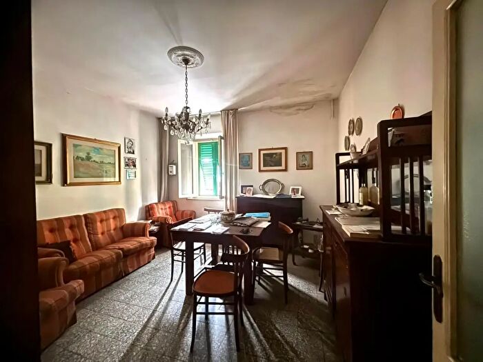 Appartamento con 5 locali in vendita in Pontedera