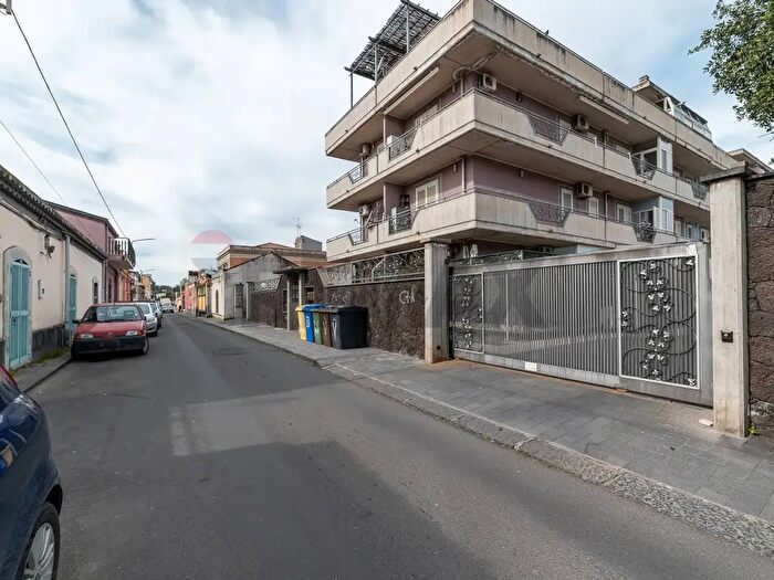 Appartamento trilocale in vendita in Via Vitaliti, Catania