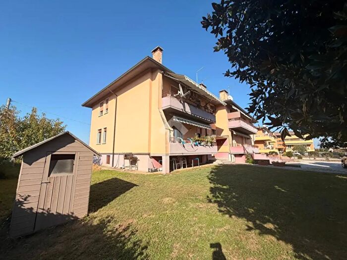 Appartamento quadrilocale in vendita in Via P Lioy, Camisano Vicentino